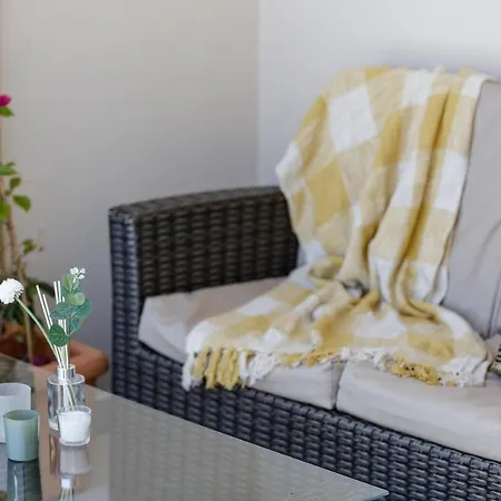 Adelphes Beachfront With Direct Connection To The La Canée