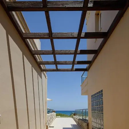 Adelphes Beachfront With Direct Connection To The Lägenhet Chania (Crete)