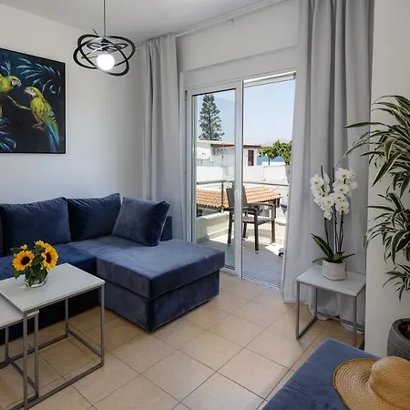 Apartment Adelphes Beachfront With Direct Connection To The Chania (Crete)