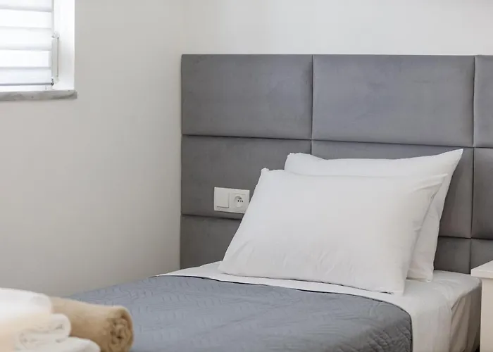 Апартаменти Adelphes Beachfront With Direct Connection To The