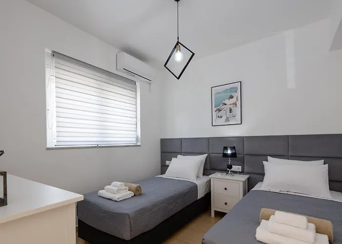 Adelphes Beachfront With Direct Connection To The Апартаменти