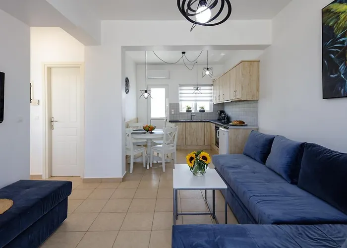 Adelphes Beachfront With Direct Connection To The Апартаменти