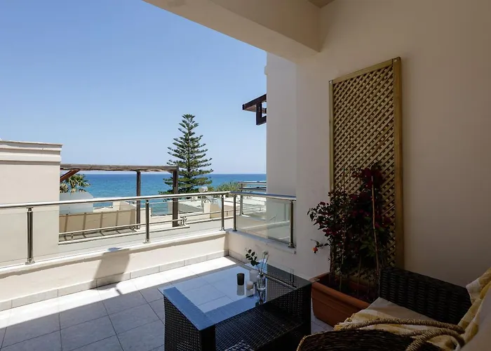 Апартаменти Adelphes Beachfront With Direct Connection To The