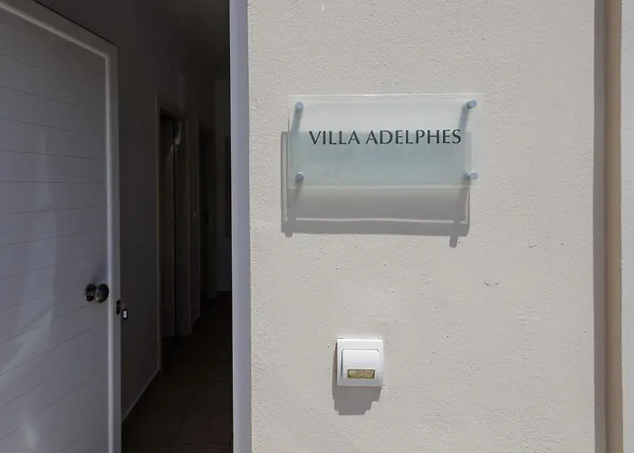 Adelphes Beachfront With Direct Connection To The Апартаменти Ханья (Крит)