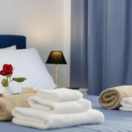 Adelphes Beachfront With Direct Connection To The * La Canea