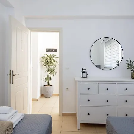 Apartment Adelphes Beachfront With Direct Connection To The
