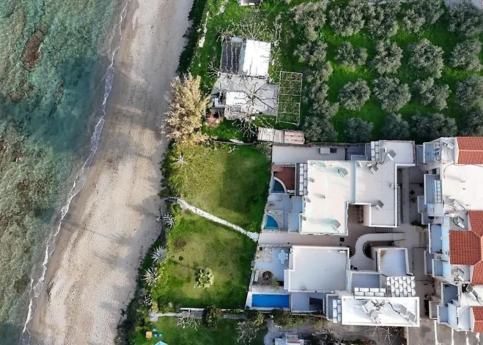 Adelphes Beachfront With Direct Connection To The Ханья