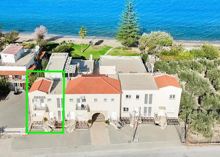 Adelphes Beachfront With Direct Connection To The Апартаменты Ханья